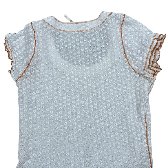 An extremely cute top with a pretty pattern and soft frills. - Picture 3 of 3